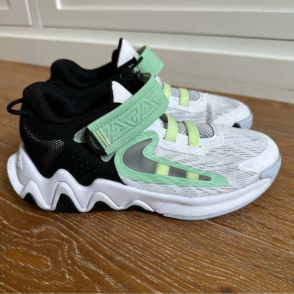 Nike // Giannis Immortality 2 kids basketball shoes